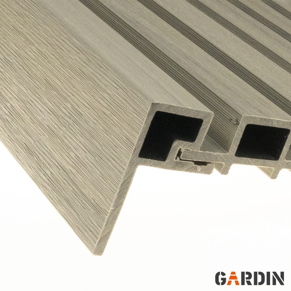 WPC fasado dailylentė su Gardin Deco Wall kampiniu apdailos profiliu, pilkos spalvos pjūvis